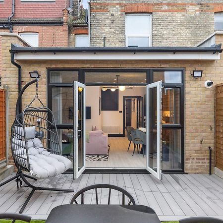 Unwind In Style 2Br With Cozy Backyard For Groups Lägenhet London Exteriör bild