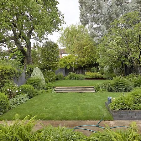 Unwind In Style 2Br With Cozy Backyard For Groups Lägenhet London Exteriör bild