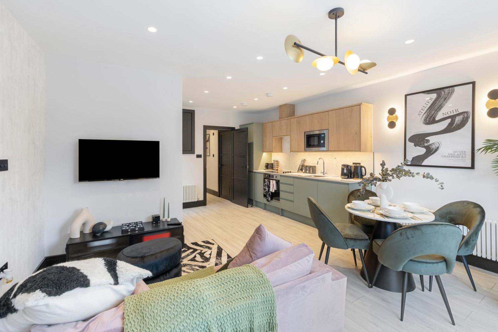 Unwind In Style 2Br With Cozy Backyard For Groups Lägenhet London Exteriör bild