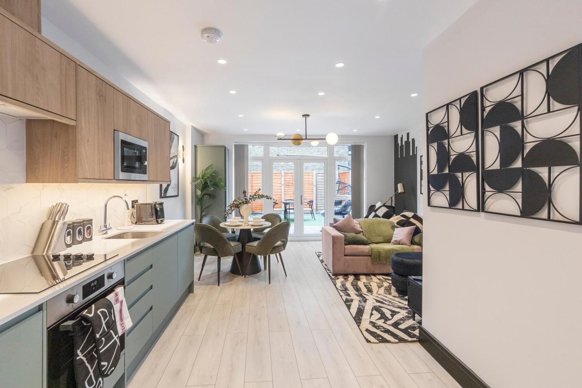 Unwind In Style 2Br With Cozy Backyard For Groups Lägenhet London Exteriör bild
