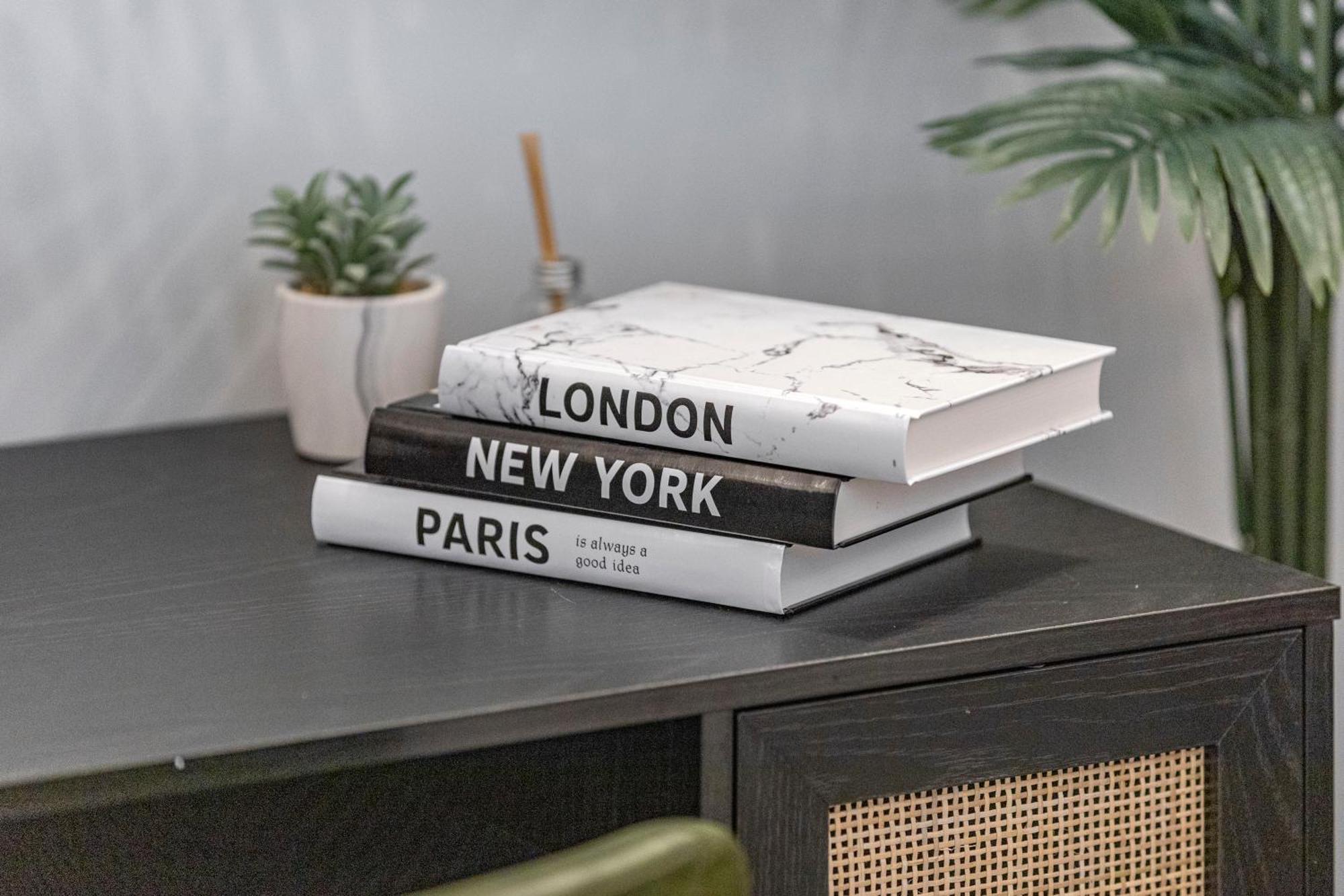 Unwind In Style 2Br With Cozy Backyard For Groups Lägenhet London Exteriör bild