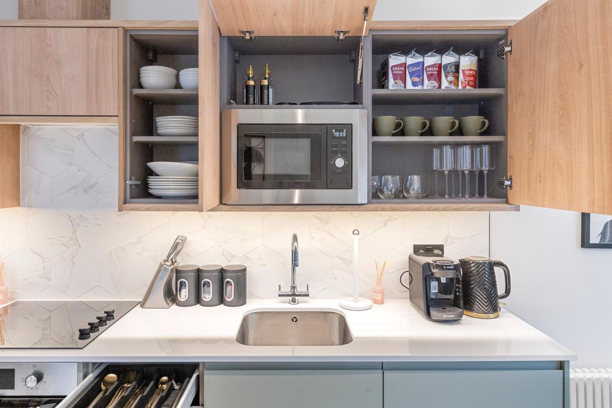 Unwind In Style 2Br With Cozy Backyard For Groups Lägenhet London Exteriör bild