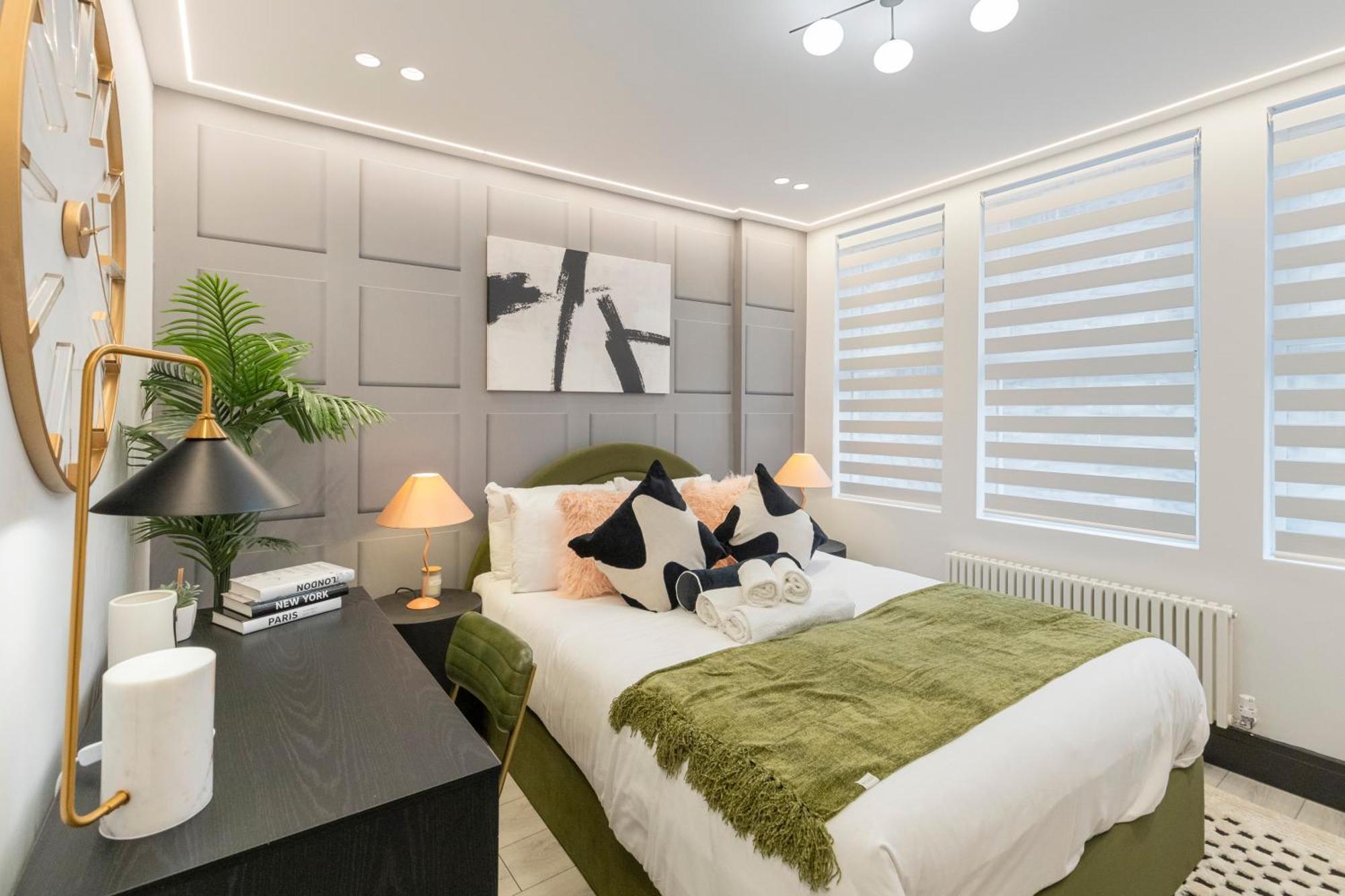 Unwind In Style 2Br With Cozy Backyard For Groups Lägenhet London Exteriör bild